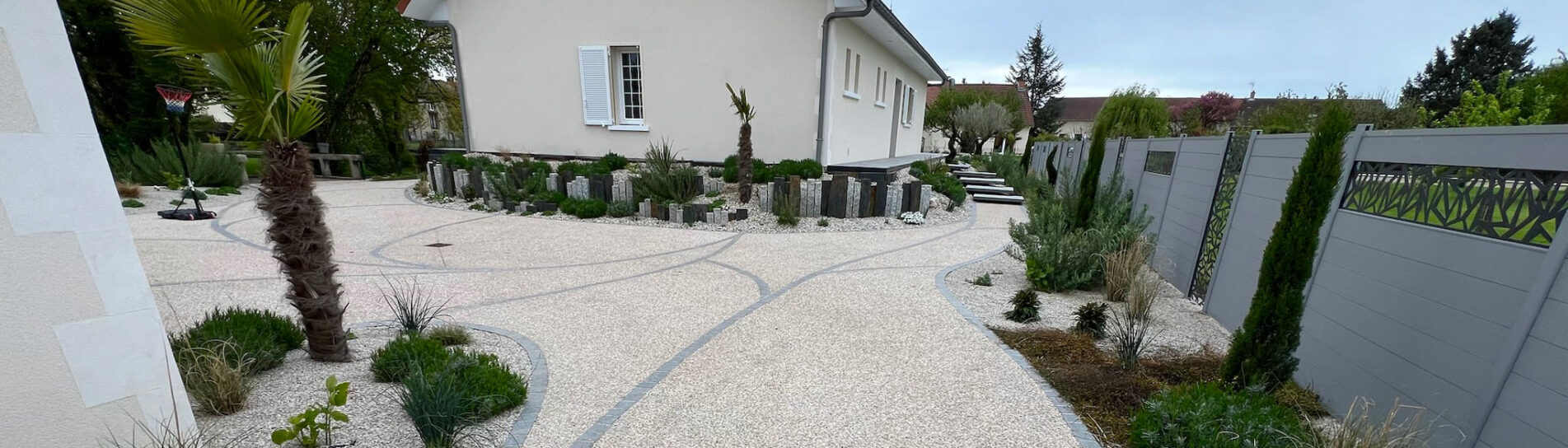 Créalia - Clôtures, portails, terrasses, allées… Confiez tous vos projets d’aménagement paysager à un paysagiste dans la Marne efficace et à l’écoute !