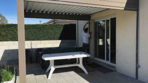 Installation d’une pergola bioclimatique avec stores et éclairage LED à Plichancourt