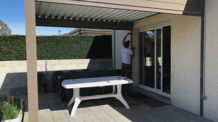 Installation d’une pergola bioclimatique avec stores et éclairage LED à Plichancourt